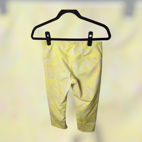 ALO Airbrush Crop Leggings in Zest Indigo Geometric - Picture 2 of 4